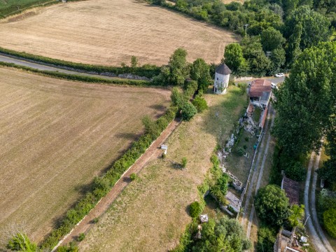 Vente Parcelle de terrain avec ancien moulin de 1855 m2 à Saint-Savinien (17350)