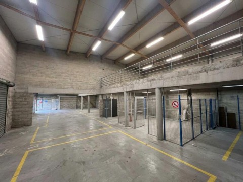 Vente Local d'activité de 800 m2 à Verneuil-en-Halatte (60550) en France