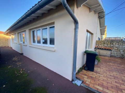 Vente Local d’activité professionnelle/ bureaux de 55 m2 à Saintes (17100) en France