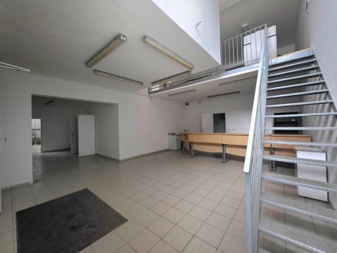 Vente Local de stockage de 91 m2 dans une zone d'activité commerciale, à Achères (78260)