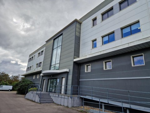 Vente Bureaux / Locaux professionnels, 184 m2 dans un quartier dynamique , à Achères (78260) en France