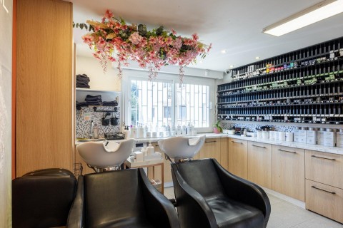 Vente Salon de coiffure de 580 pi2 à Ambilly (74100) en France