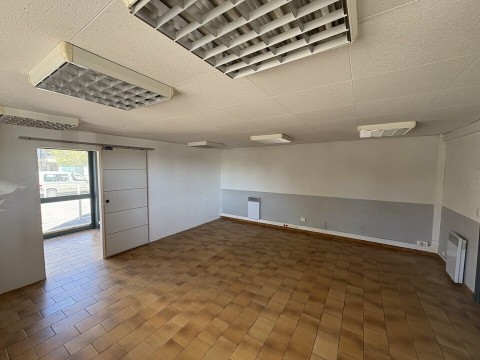 Vente Local commercial , 100 m2 à Carpentras (84200) en France