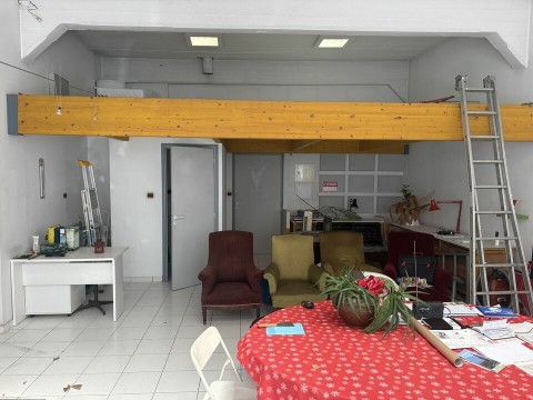 Vente Local commercial , 75 m2 à Carpentras (84200) en France