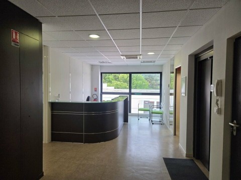 Vente Bureaux / Locaux professionnels, 400 m2 à Dardilly (69570) en France