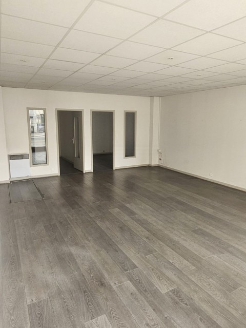 Vente Local commercial idéal pour Bureaux / Locaux professionnels, 66 m2 dans une zone dynamique, à Saintes (17100)