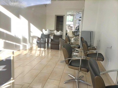 Vente Salon de coiffure de 30 m2 dans une zone fréquentée, à Paris (75015) en France