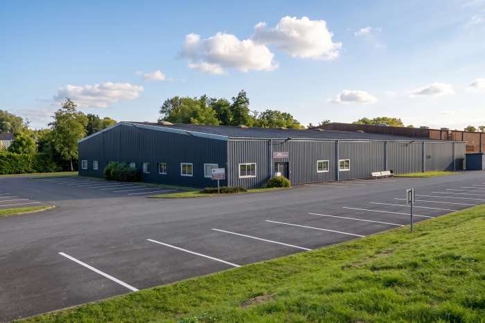 Vente Ensemble industriel de 5 683 m² proche d'Épinal à Uzemain (88220)