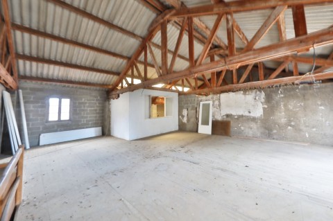 Vente Local d'activité / Entrepôt, 300 m2 dans une zone dynamique, à Saint-Julien-sur-Reyssouze (01560) en France