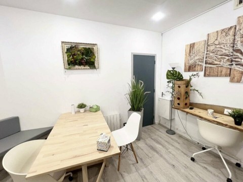 Vente Bureaux / Locaux professionnels, 193 m2 à Montfavet (84140) en France