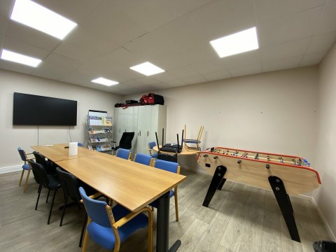 Vente Local commercial Local d'activité / Entrepôt, 240 m2 à Le Haillan (33185) en France
