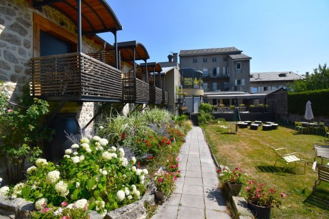 Vente Hôtel restaurant d'environ 15 chambres avec piscine et spa en Haute Loire (43) en France