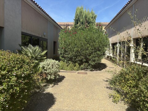 Vente Bureaux / Locaux professionnels, 1190 pi2 à Pertuis (84120) en France