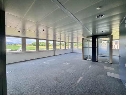 Vente Surfaces de bureaux modernes de 350 à 4 0 pi2 à Etoy en Suisse