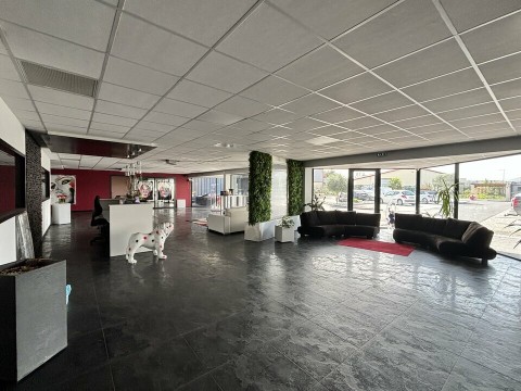 Vente Local d'activité / Entrepôt de 2 1080 pi2 à Gond-Pontouvre (16160) en France