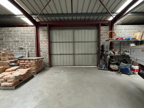 Vente Local d'activité / Entrepôt de 4740 pi2 à Bruges (33520) en France