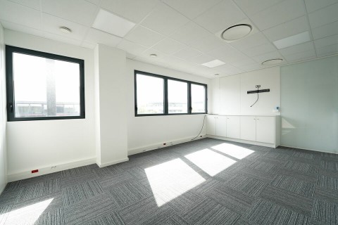 Vente Local d'activité / Entrepôt, 780 m2 à Sainte-Luce-sur-Loire (44980) en France