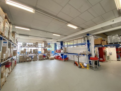 Vente Locaux commerciaux, dépôt, stockage ou showroom de 800 à 1 200 m2 à Le Mont-sur-Lausanne en Suisse