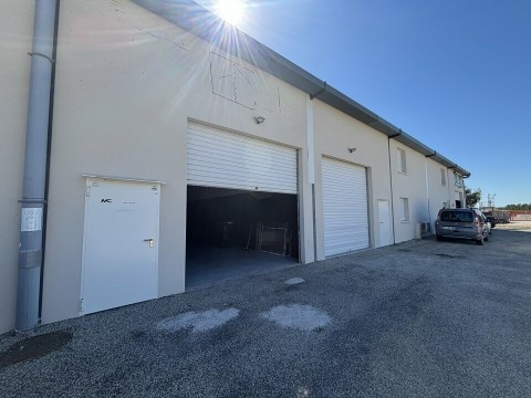 Vente Local commercial , 300 m2 à Tarascon (13150) en France