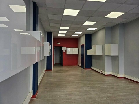 Vente Local de 52 m2 pour commerce de proximité, d'arts créatifs, d'habillement dans une zone fréquentée du centre ville du Havre (76600) en France