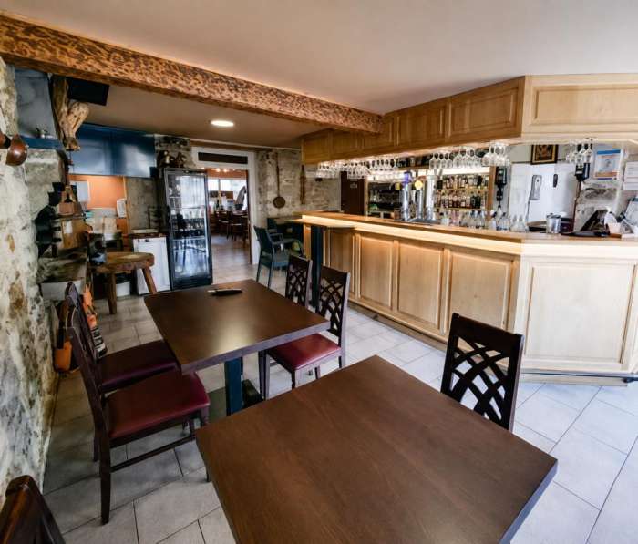 Vente Restaurant avec Licence IV et logement en centre ville, à Barneville-Carteret (50270) en France