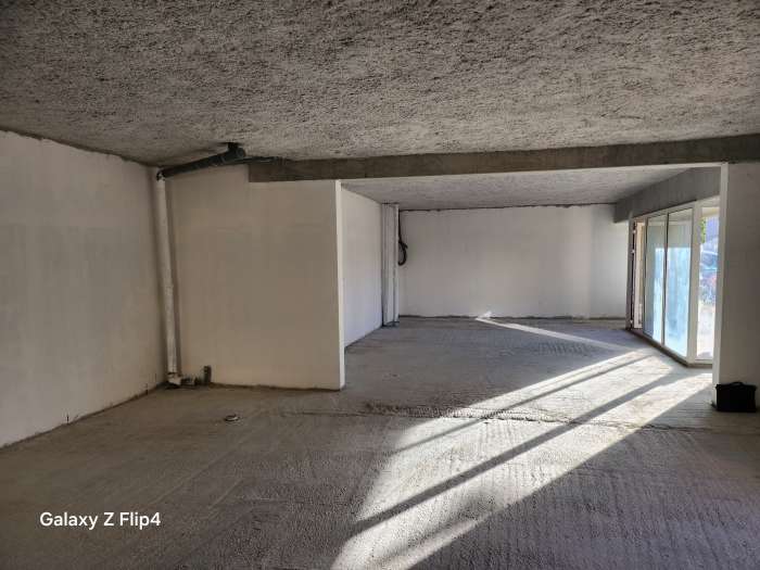 Vente Local commercial Bureaux / Locaux professionnels, 98 m2 en plein centre ville de Saint-Seurin-sur-l'Isle (33660) en France
