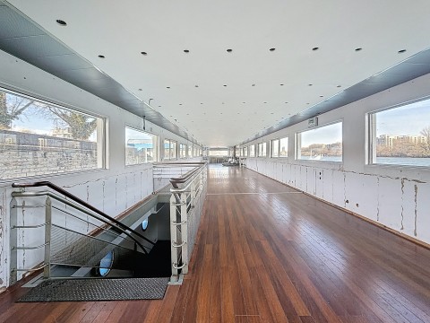 Vente Péniche de 480 m2 dans un quartier en plein essor, à Lyon (69002) en France