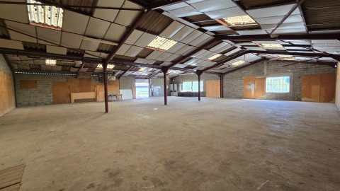 Vente Local d'activité de 396 m2 sur un axe routier fréquenté, proche de Chalon-sur-Saône (71100)