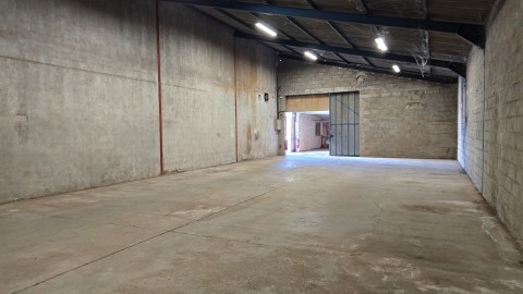 Vente Local d'activité / Entrepôt, 198 m2 sur un axe routier fréquenté, proche de Chalon-sur-Saône (71100)