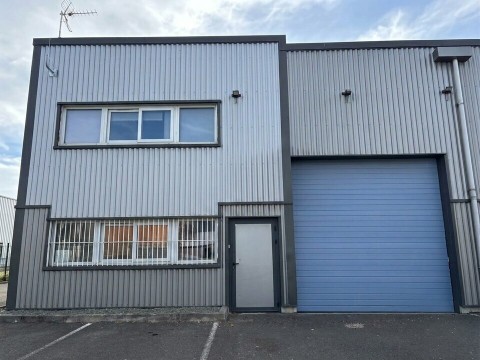 Vente Local commercial , 218 m2 à Sours (28630)