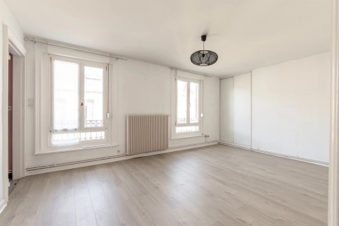 Vente Immeuble, 214 m2 dans une zone dynamique, à Boulogne-sur-Mer (62200) en France