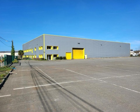 Vente Bâtiments industriels de 3 400 m2 à Le Mans (72000)