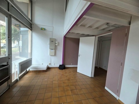 Vente Local commercial ou d’activité de 102 m2 en centre ville de Bron (69500)