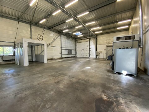 Vente Local d'activité de 300 m2 à Saint-Médard-en-Jalles (33160) en France