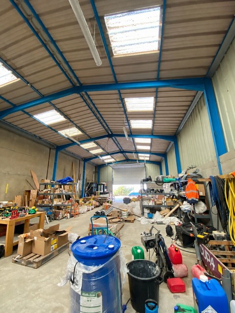 Vente Local d'activité / Entrepôt, 250 m2 dans une zone industrielle, proche de Nantes (44000)