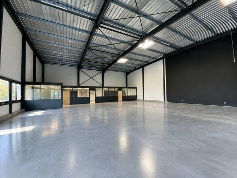 Vente Local d'activité / Entrepôt de 465 m2 à Martignas-sur-Jalle (33127) en France
