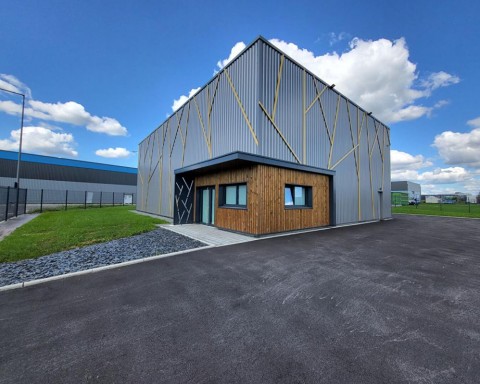 Vente Entrepôt / local industriel de 3230 pi2 à Sablé-sur-Sarthe (72300) en France