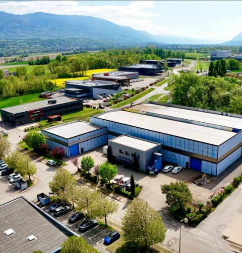 Vente Local d'activité / Entrepôt, 3200 m2 à Porte-de-Savoie (73800) en France