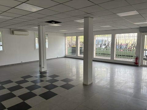Vente Local commercial , 103 m2 à Saint-Césaire (30900)