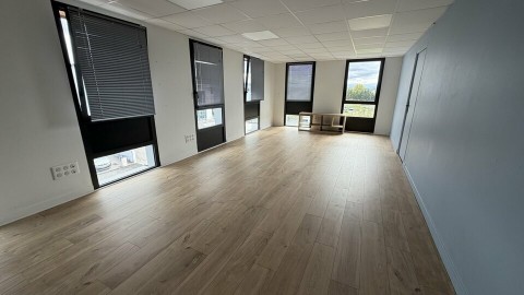 Vente Bureaux / Locaux professionnels, 590 pi2 à Bidart (64210) en France