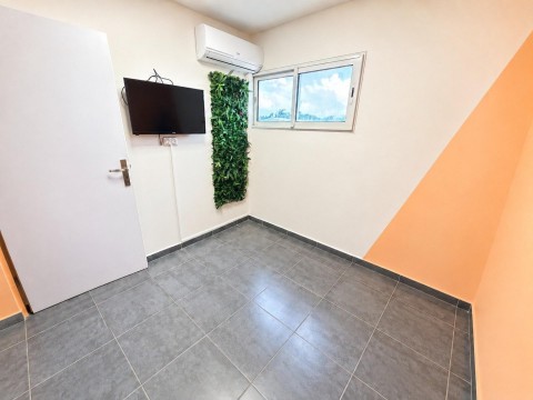 Vente Local privatif avec espaces communs à Baie Mahault (97122) en France
