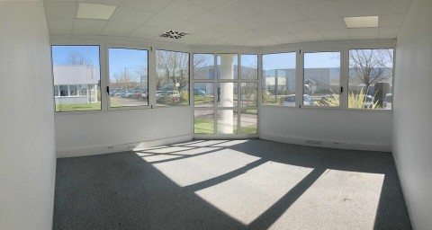 Vente Bureaux / Locaux professionnels, 1141 m2 à Mérignac (33700) en France