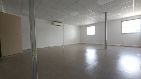 Vente Bureau de 27 m2 dans une zone fréquentée, à Champlan (91160) en France