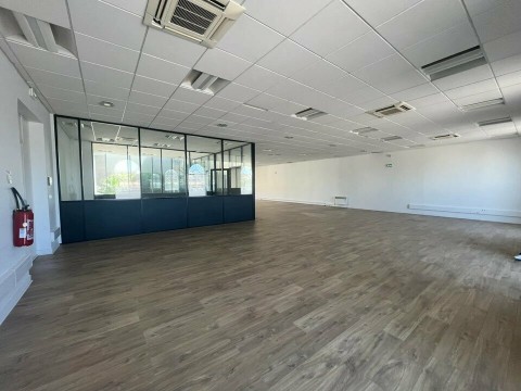 Vente Bureaux / Locaux professionnels, 236 m2 à Le Havre (76600) en France