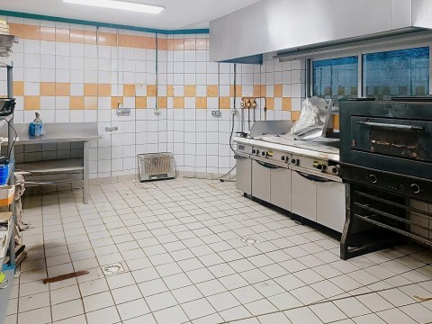 Vente Local commercial  en plein centre de la commune de Plomodiern (29550) en France