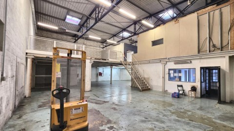 Vente Local d'activité / Entrepôt, 600 m2 à Creil (60100)