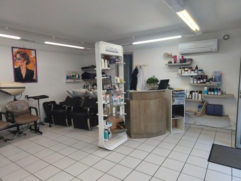 Vente Salon de coiffure de 560 pi2 à Libourne (33500) en France