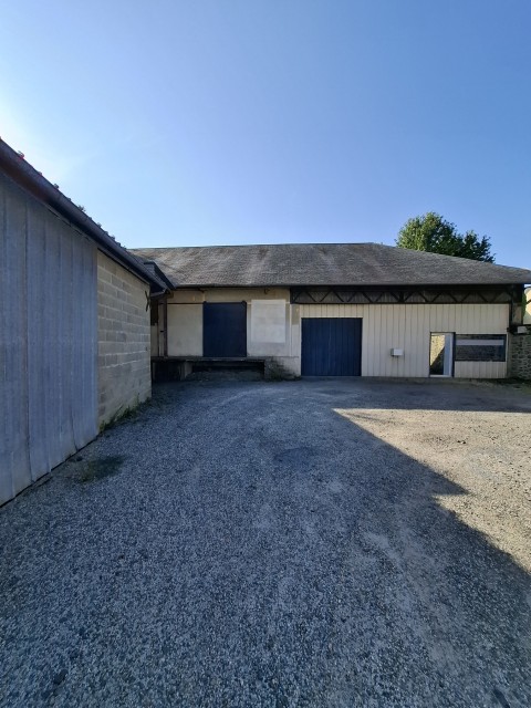 Vente Local commercial , 6510 pi2 à Flers (61100) en France