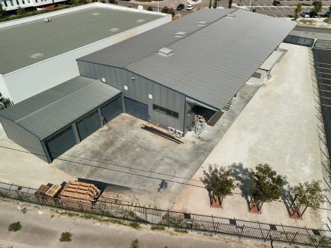Vente Bâtiment d'activité de 854 m2 à Châteaurenard (13160) en France