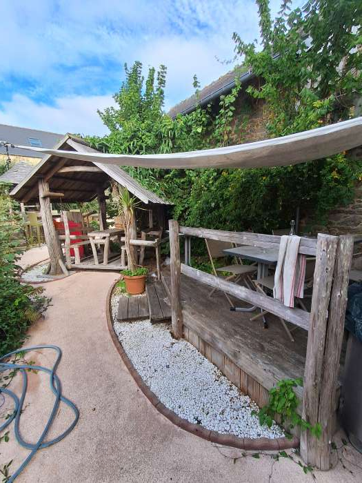 Vente Restaurant-hôtel avec terrasse dans une zone dynamique, à Quettehou (50630) en France